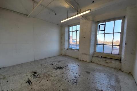Warehouse to rent, Pollard St E Manchester M40 7FS