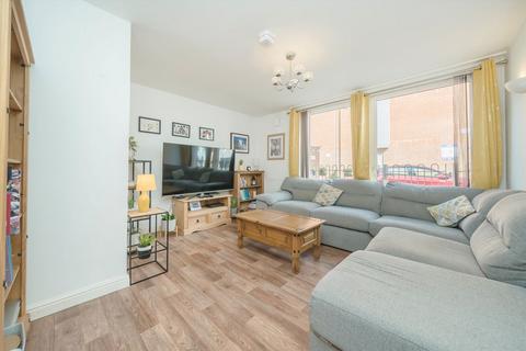2 bedroom flat for sale, Brownell Place, London W7