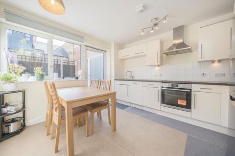 2 bedroom flat for sale, Brownell Place, London W7