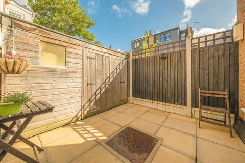 2 bedroom flat for sale, Brownell Place, London W7