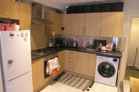 3 bedroom ground floor flat for sale, Great North Way, London, NW4