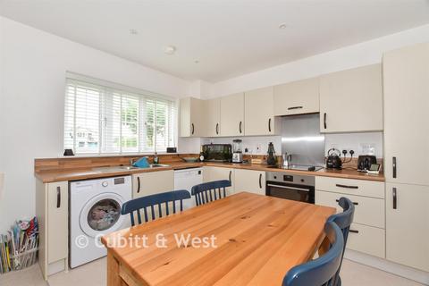 2 bedroom ground floor flat for sale, Lorimer Avenue, Cranleigh, Surrey