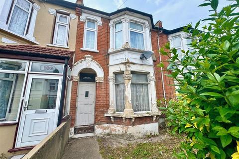 3 bedroom apartment for sale, Sheringham Avenue London, E12 5PF