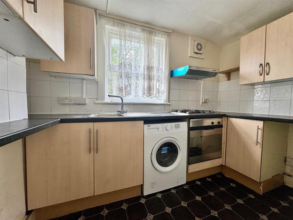 Kitchen 1.jpg