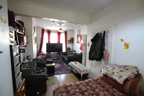 3 bedroom terraced house for sale, Dongola Road, London E13 0AZ