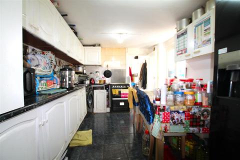3 bedroom terraced house for sale, Dongola Road, London E13 0AZ