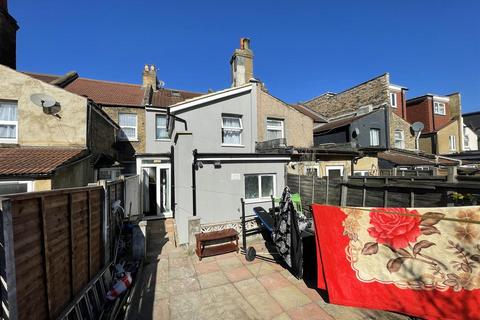 3 bedroom terraced house for sale, Dongola Road, London E13 0AZ