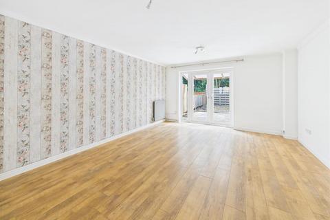 25 Armscroft Gardens, Gloucester, GL2 0RT