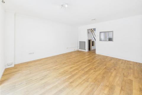 25 Armscroft Gardens, Gloucester, GL2 0RT