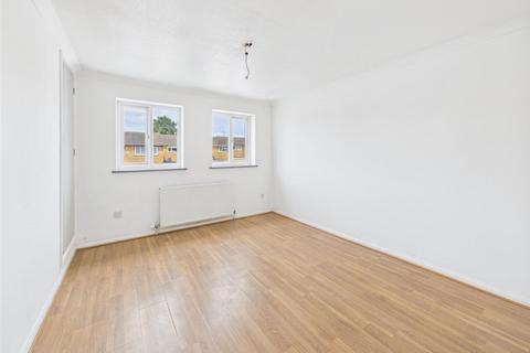 25 Armscroft Gardens, Gloucester, GL2 0RT