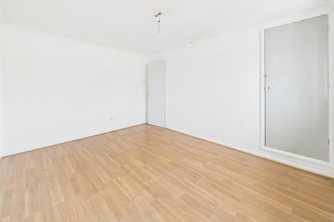25 Armscroft Gardens, Gloucester, GL2 0RT