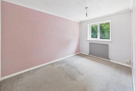 25 Armscroft Gardens, Gloucester, GL2 0RT