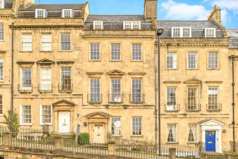 6 bedroom terraced house for sale