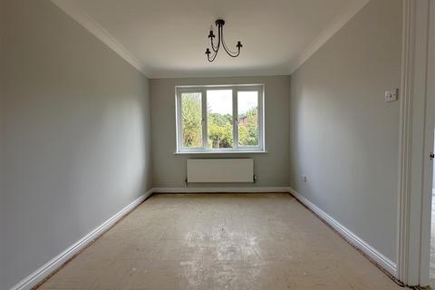 1 Anglesey Mead, Chippenham, SN15 3UB