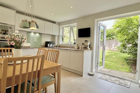 7 Bates Close, Sutton Coldfield, B76 1TL