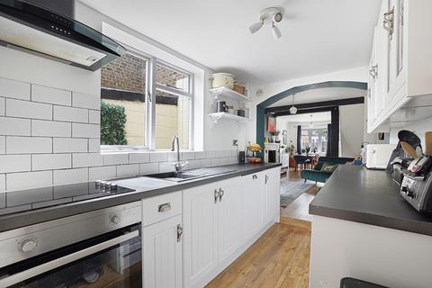 2 bedroom terraced house for sale, Canterbury Lane, Rainham