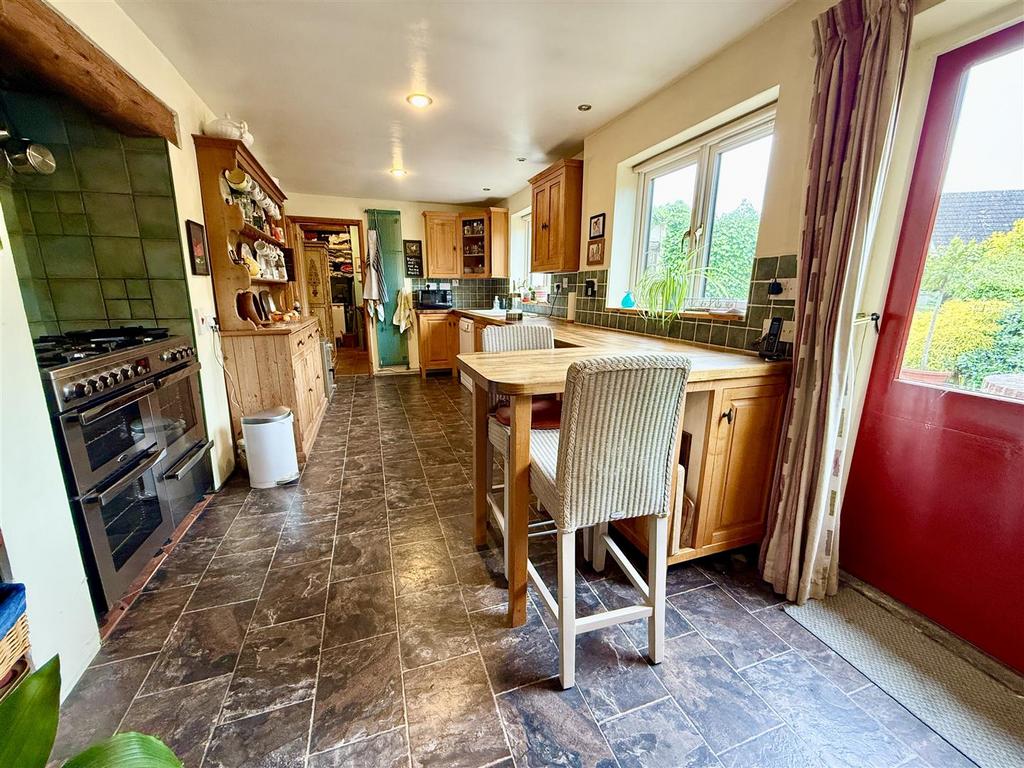 Kitchen breakfast room