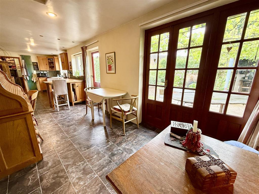 Kitchen breakfast room