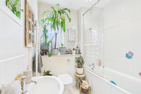 Flat 18, Glebe Court Clarendon Road, Cheshunt, Waltham Cross, EN8 9FB