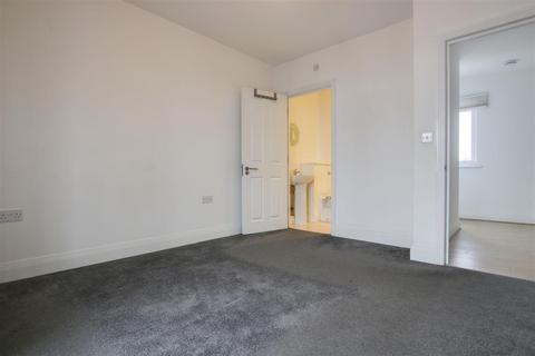 Flat 18, Glebe Court Clarendon Road, Cheshunt, Waltham Cross, EN8 9FB
