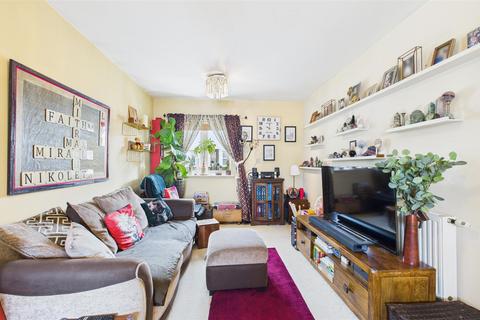 Flat 18, Glebe Court Clarendon Road, Cheshunt, Waltham Cross, EN8 9FB