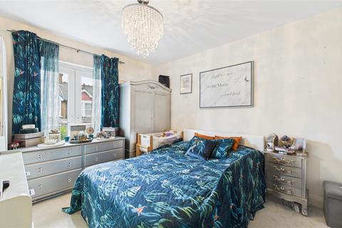 Flat 18, Glebe Court Clarendon Road, Cheshunt, Waltham Cross, EN8 9FB