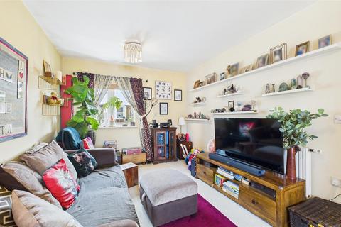 Flat 18, Glebe Court Clarendon Road, Cheshunt, Waltham Cross, EN8 9FB