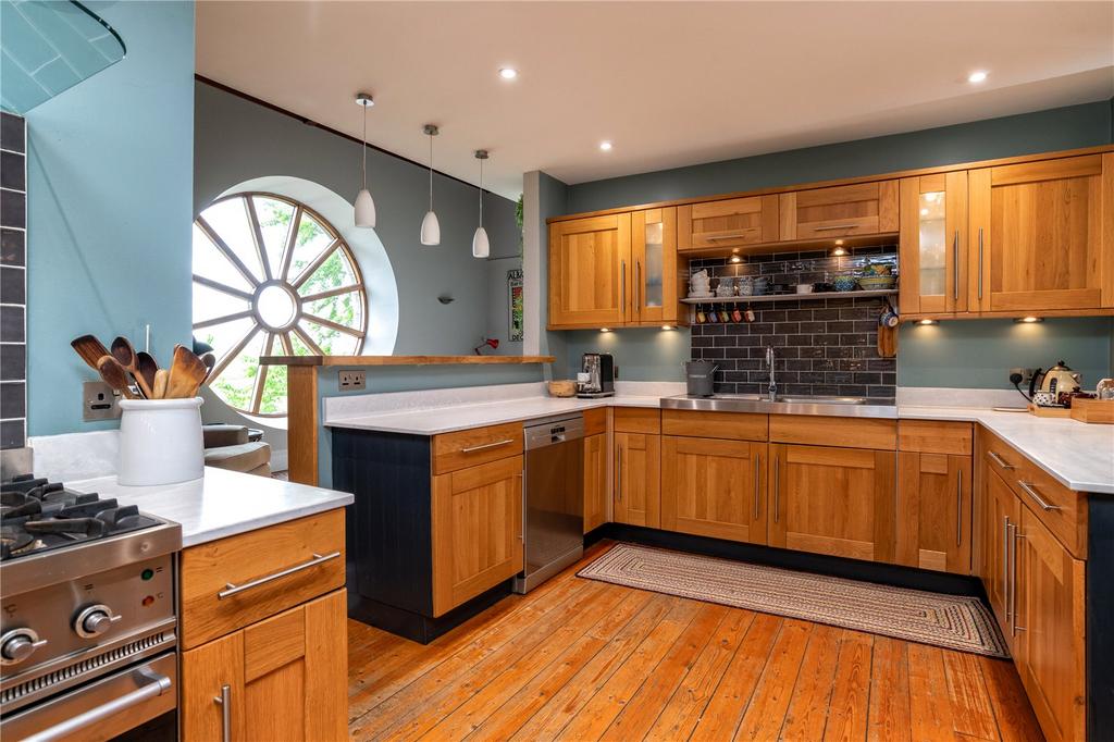 Kitchen/ Dining Room
