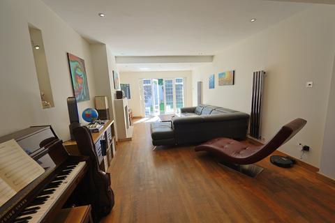 3 bedroom detached house for sale, Cavendish Drive, Edgware, Greater London, HA8