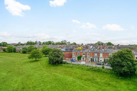 3 bedroom terraced house for sale, Knavesmire Crescent, York