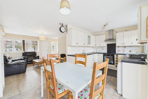 5 Badgers Close, Leicester, LE4 0PW