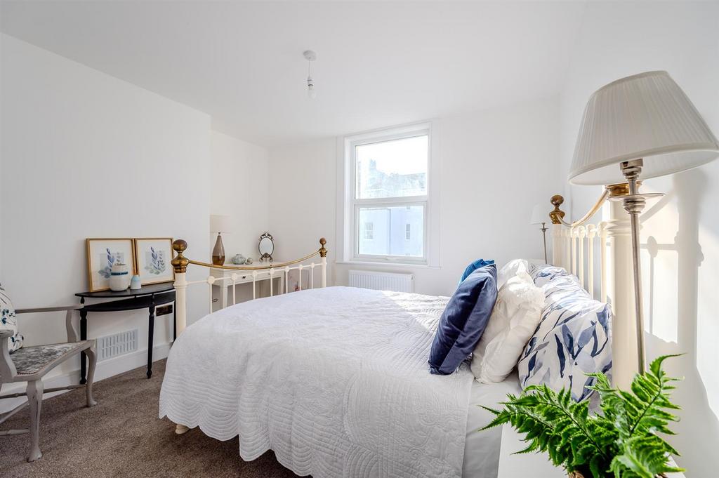 4, BED 1, 2.jpg