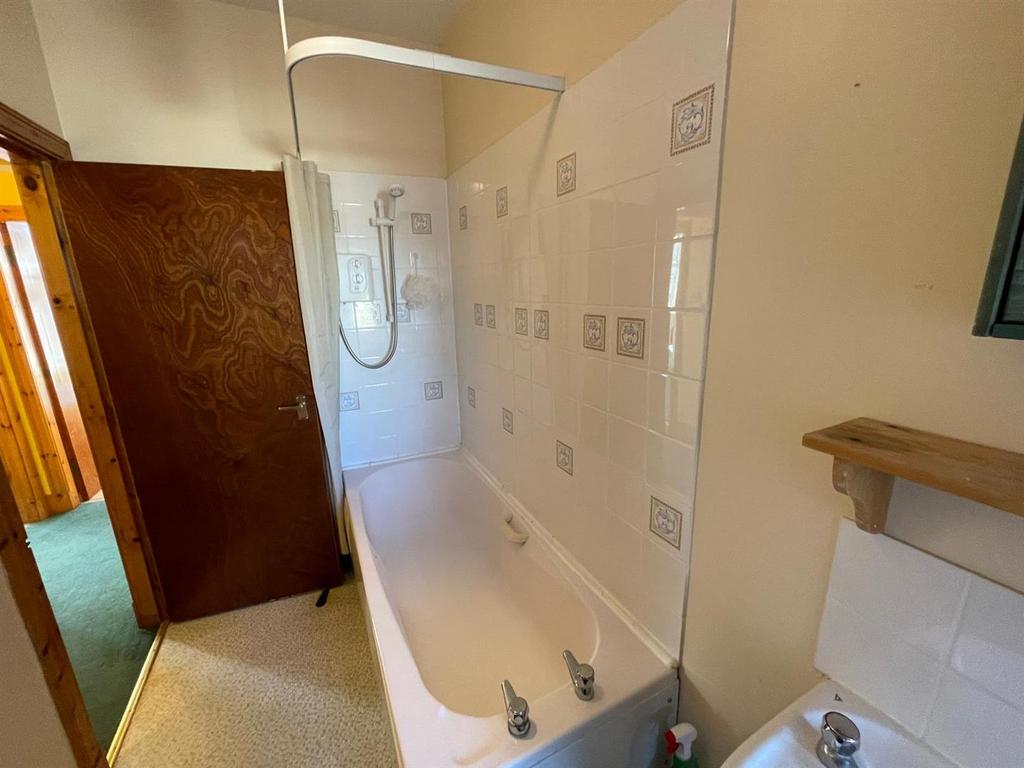 Bathroom (1).jpg