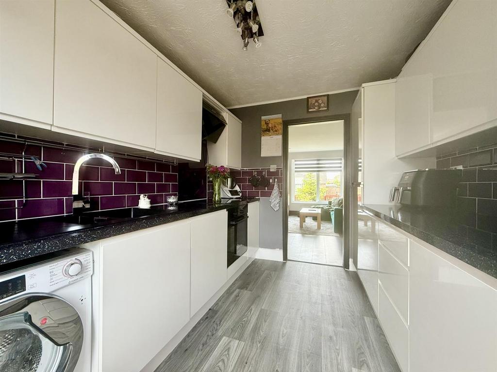 Kitchen2.jpg