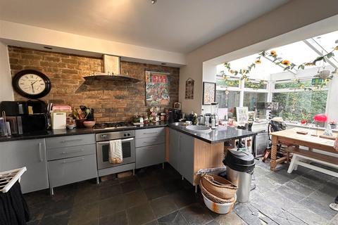 10 Milner Terrace, Leek, ST13 6BY
