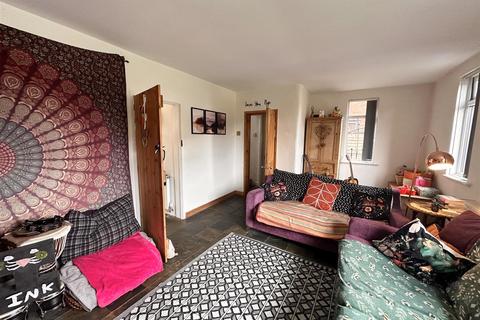10 Milner Terrace, Leek, ST13 6BY