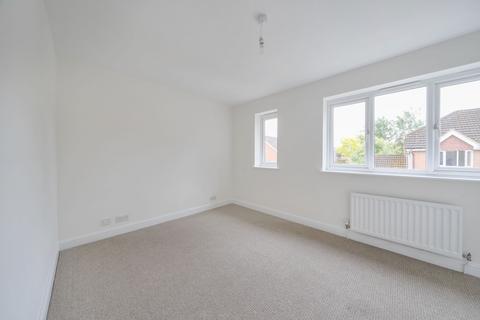 3 bedroom end of terrace house for sale, Oakcroft Close, Pinner, Middlesex, HA5