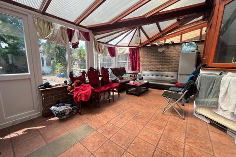 4 bedroom house for sale, Sandhurst Drive, Ilford