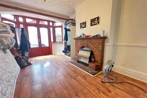 4 bedroom house for sale, Sandhurst Drive, Ilford