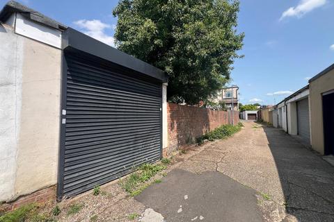 4 bedroom house for sale, Sandhurst Drive, Ilford