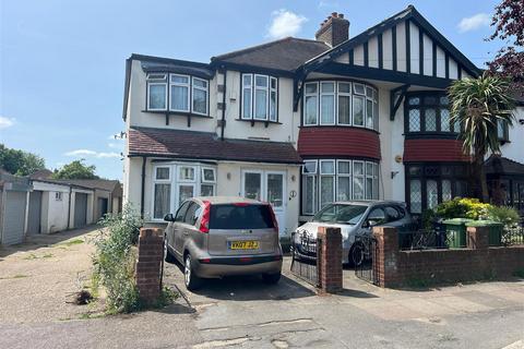 4 bedroom house for sale, Sandhurst Drive, Ilford