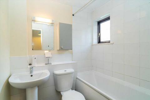Studio to rent, Heron Court, Booth Road, Colindale