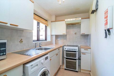 Studio to rent, Heron Court, Booth Road, Colindale