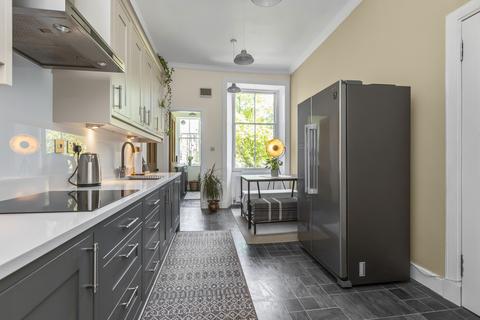 2f2, 207 Bruntsfield Place, Edinburgh, EH10 4DH