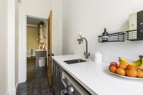 2f2, 207 Bruntsfield Place, Edinburgh, EH10 4DH
