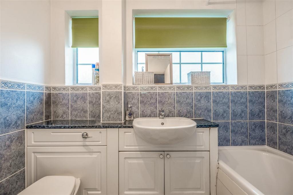 126a Warren Road-16.jpg