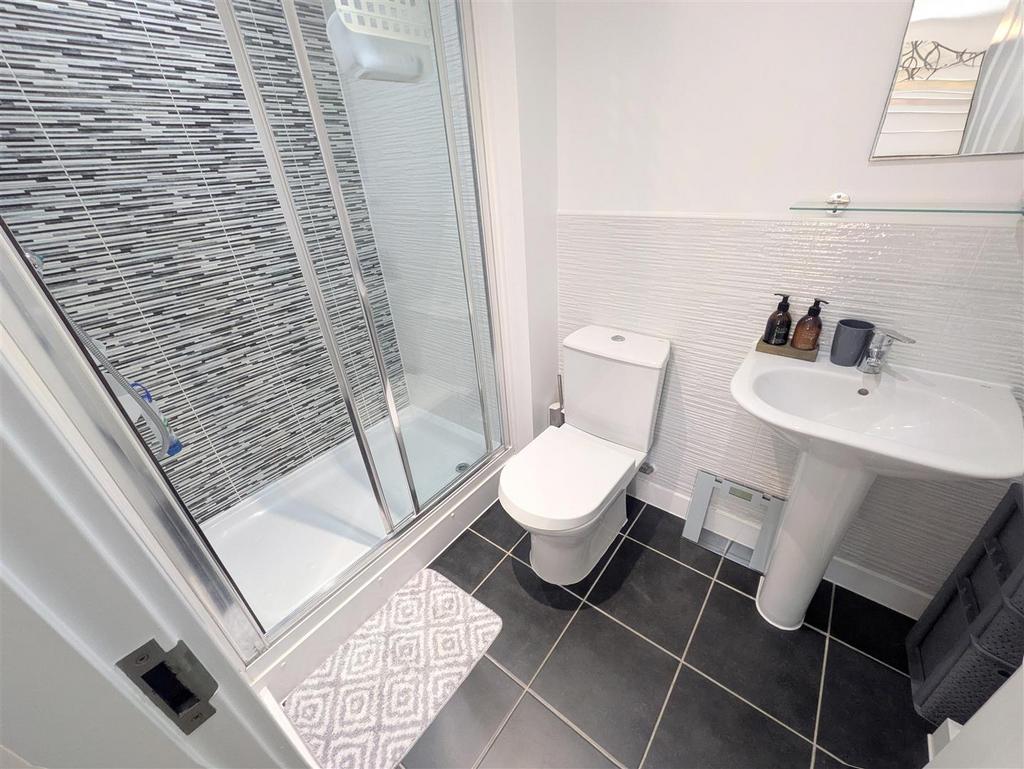 Ensuite 2.jpeg