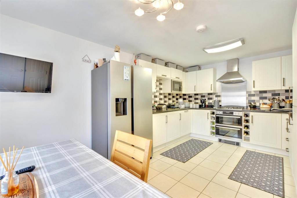 Kitchen 3.jpeg