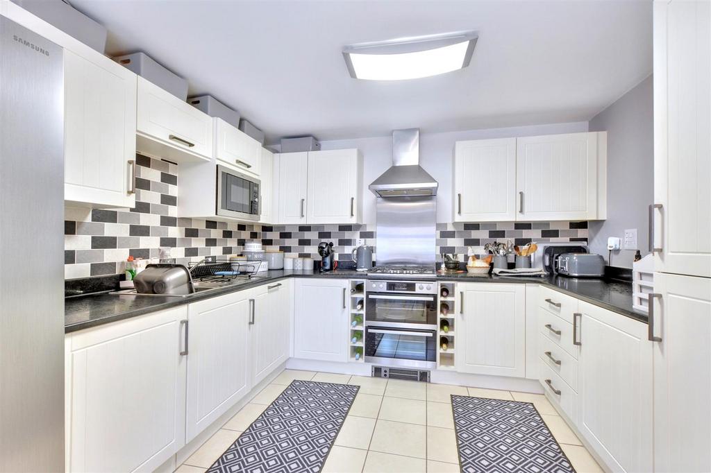 Kitchen 1.jpeg