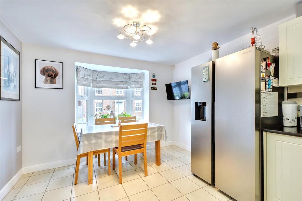 Kitchen 2.jpeg